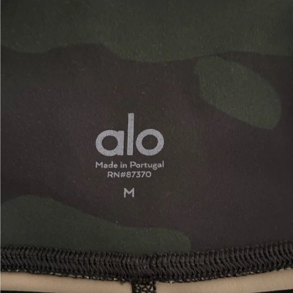 Alo Black Dark Green Camo Leggings Sz Small - Picture 6 of 7